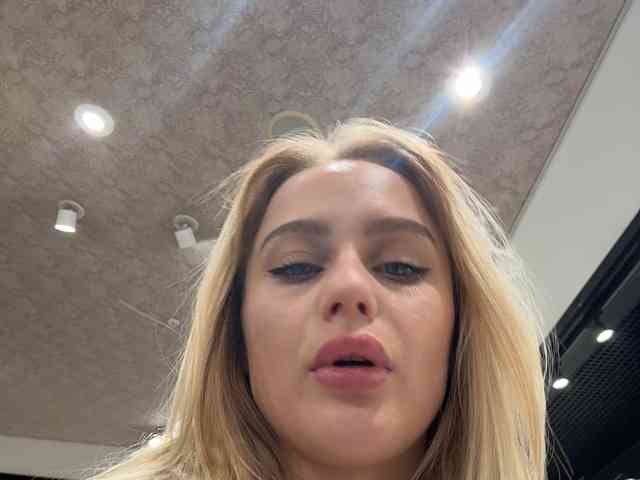 _Katrinka_'s chat room