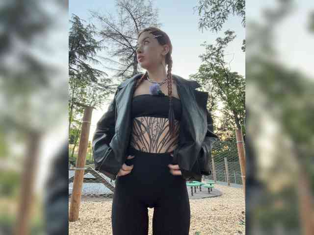 LINA69FEMDOM's chat room