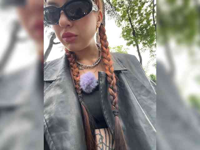 LINA69FEMDOM's chat room