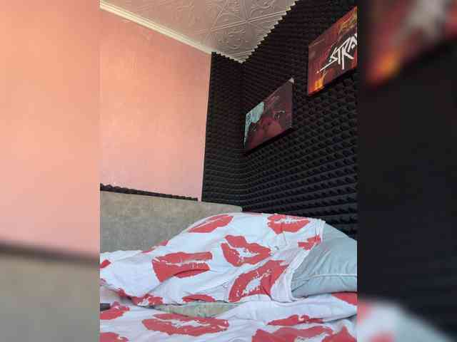 StrawberryGirl-'s chat room