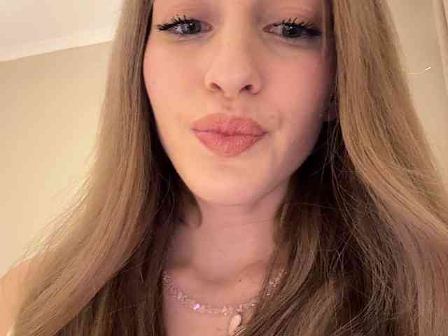 VictoriaBix's chat room