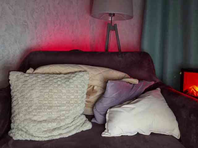 PinkFoxya's chat room