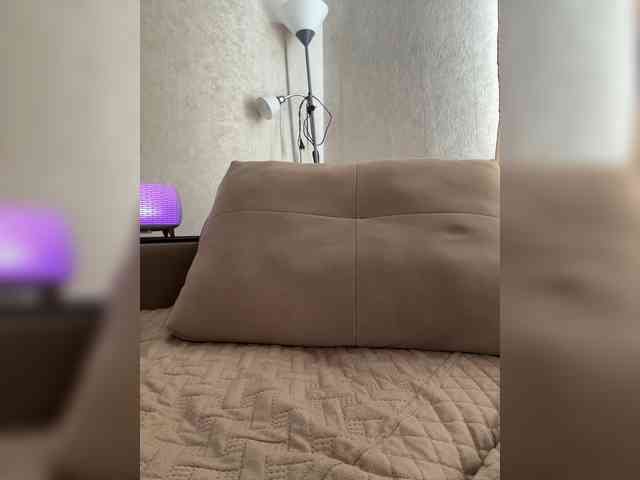 LedyMiya's chat room