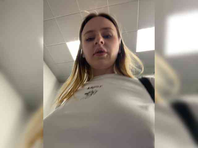-Angel-Ali-'s chat room