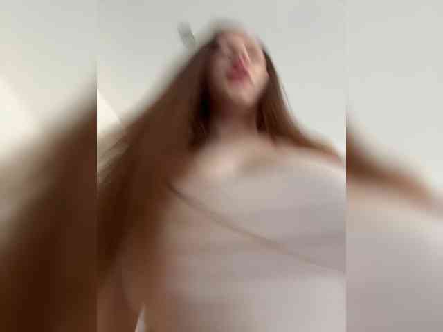 -Valeria-'s chat room