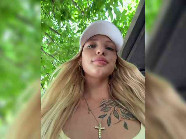 Cristi-Candy's chat room