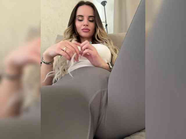 LedyMiya's chat room