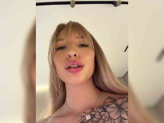 Cristi-Candy's chat room