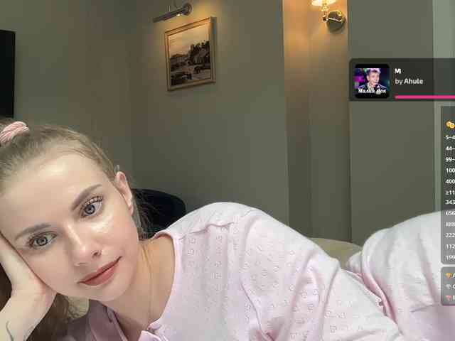 VikkiExtraCheese's chat room