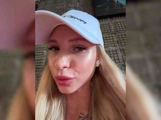 Cristi-Candy's chat room