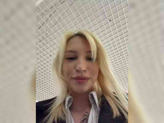 Cristi-Candy's chat room