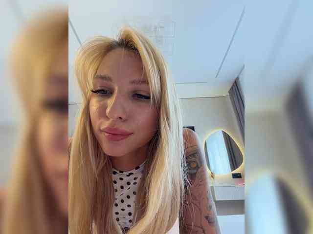 Cristi-Candy's chat room