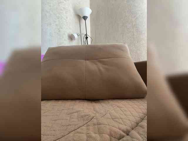 LedyMiya's chat room
