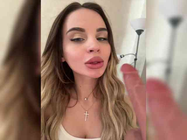 LedyMiya's chat room