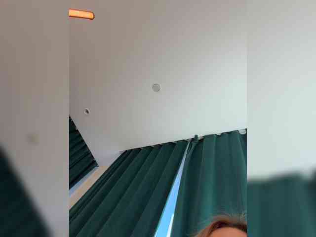 _Ellidi_'s chat room