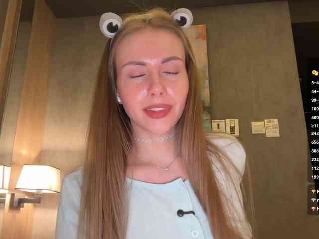 VikkiExtraCheese's chat room