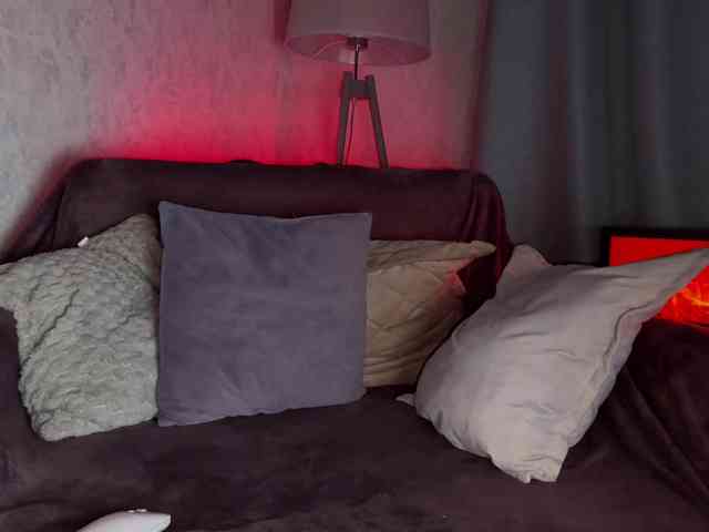 PinkFoxya's chat room