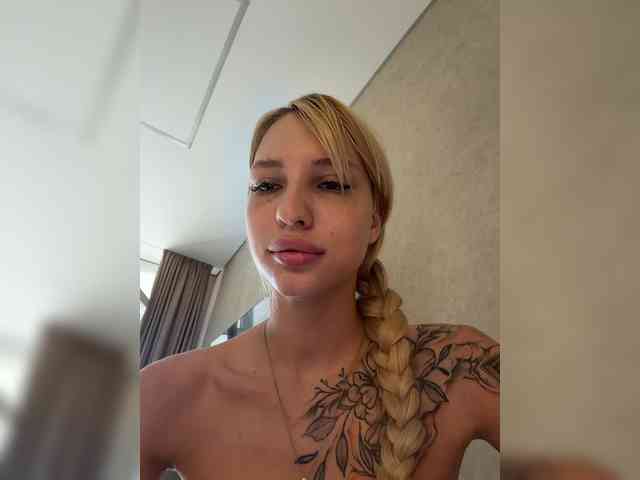 Cristi-Candy's chat room