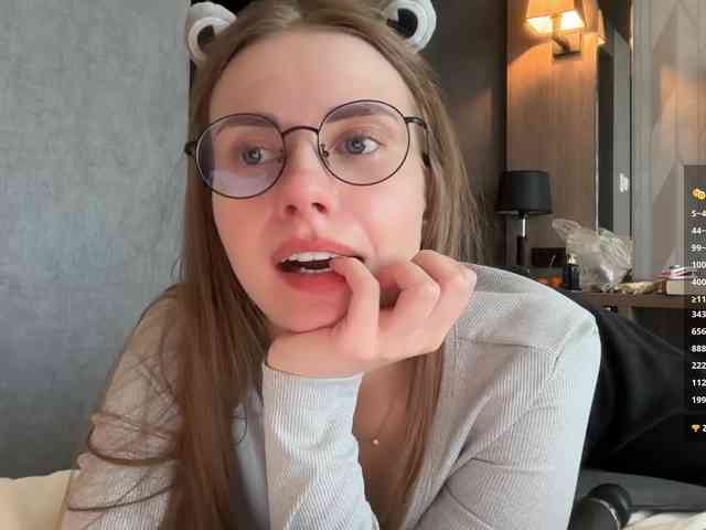 VikkiExtraCheese's chat room