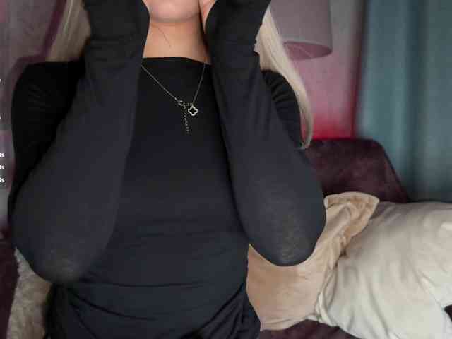 PinkFoxya's chat room