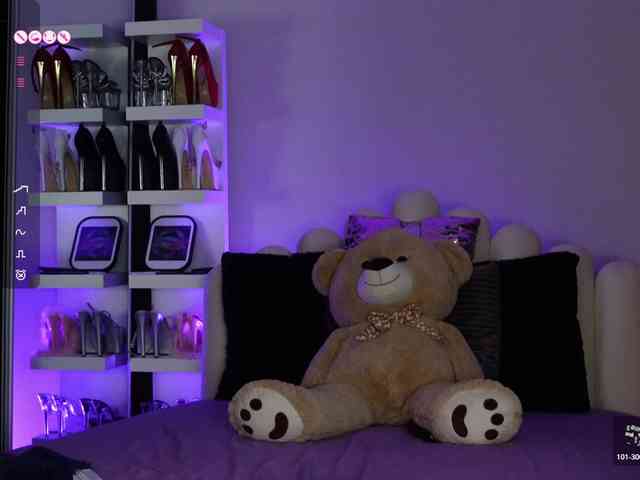 AngelaMyst's chat room