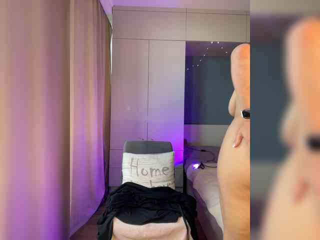 MelenaFox's chat room