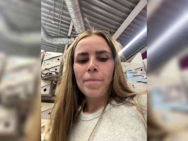 LolaSexxx's chat room