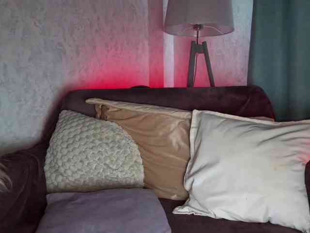 PinkFoxya's chat room