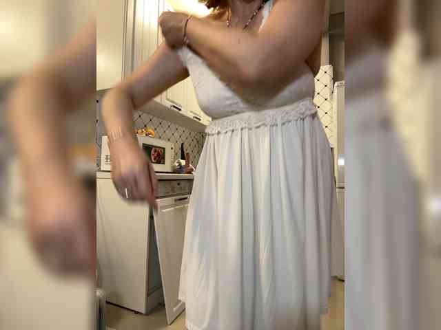 Pink-Lips's chat room