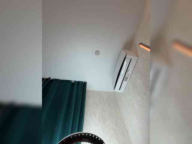 _Ellidi_'s chat room