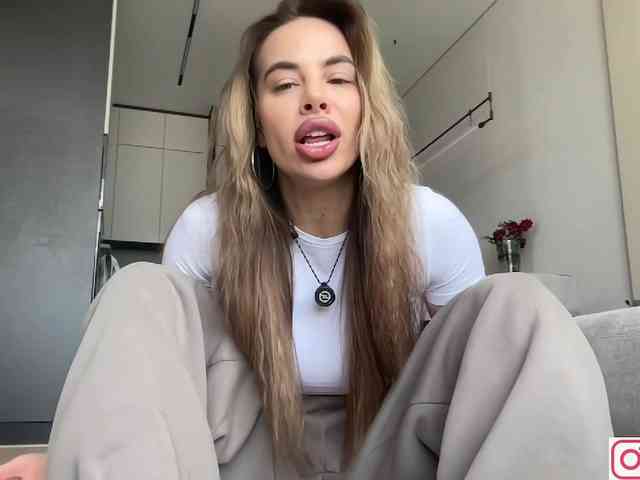 diffgirls1-1's chat room