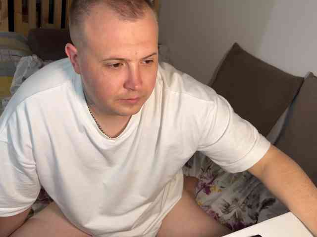 -Right-'s chat room