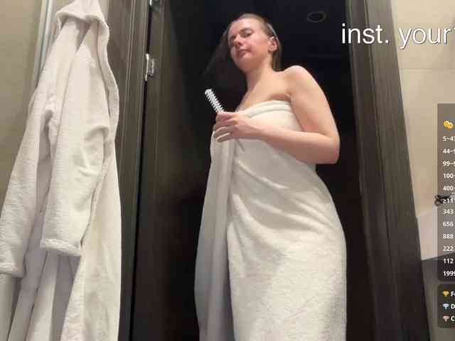 VikkiExtraCheese's chat room