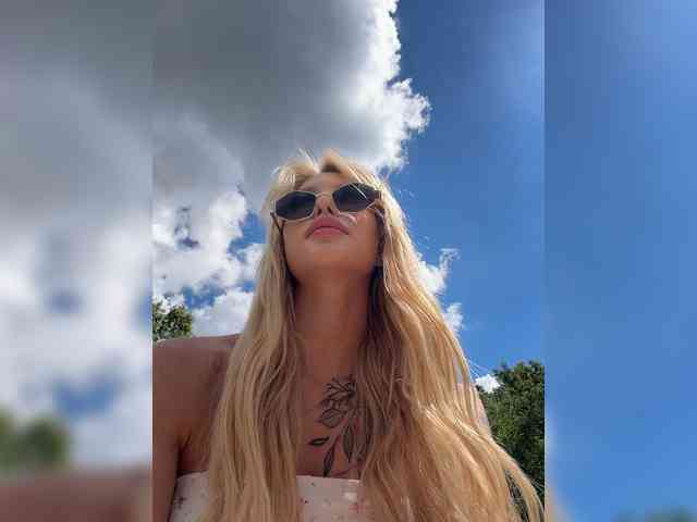 Cristi-Candy's chat room