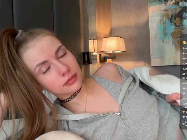 VikkiExtraCheese's chat room