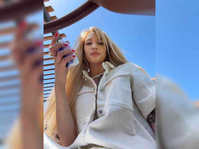 Cristi-Candy's chat room