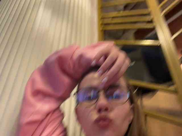 VikkiExtraCheese's chat room