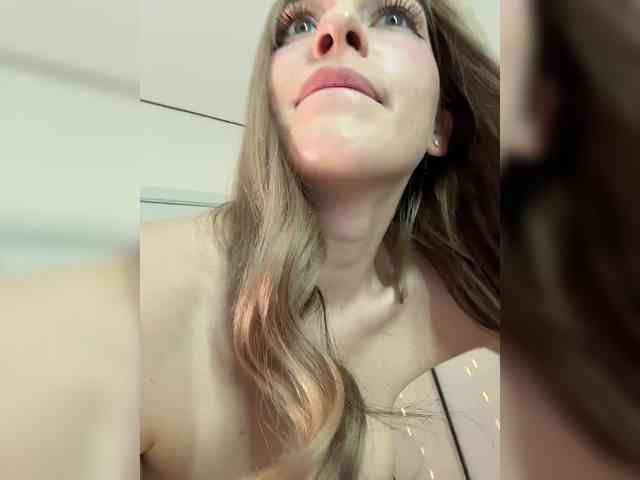 VictoriaBix's chat room