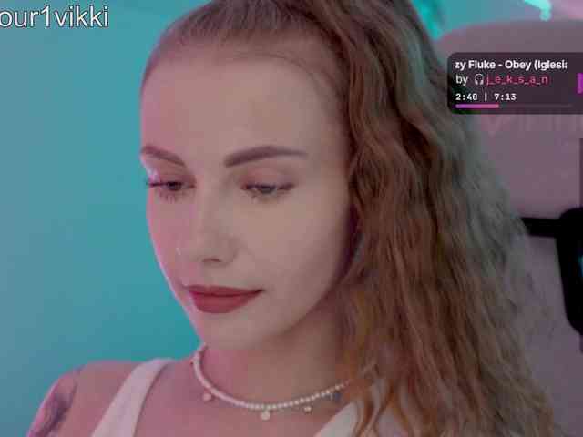 VikkiExtraCheese's chat room