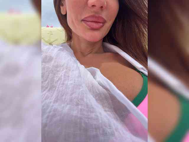 OrgazMia's chat room