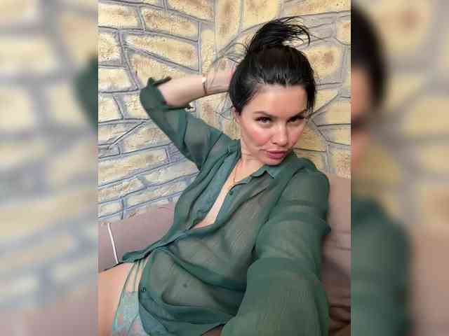 _Ylia_'s chat room