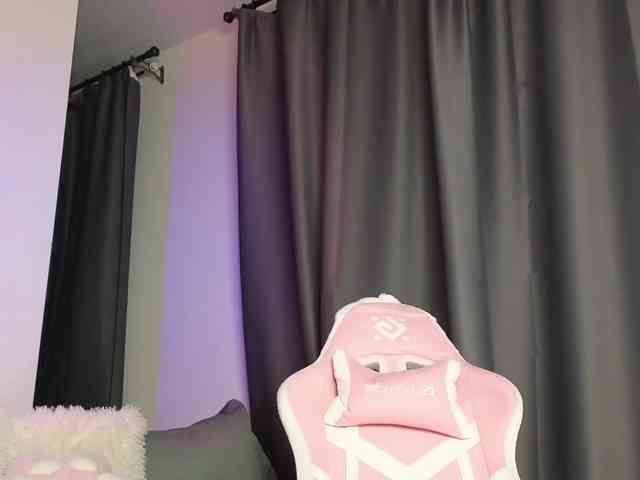 Eva--queen's chat room