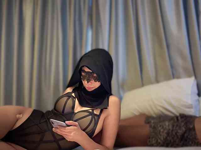 hiddenCrazySlut's chat room