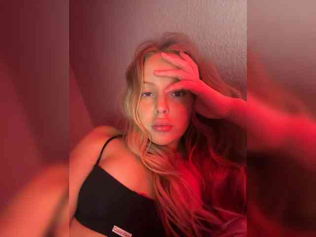 Angelboypussy's chat room