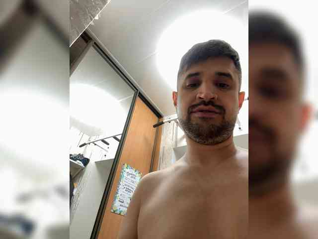 VIP17CoupleDream's chat room