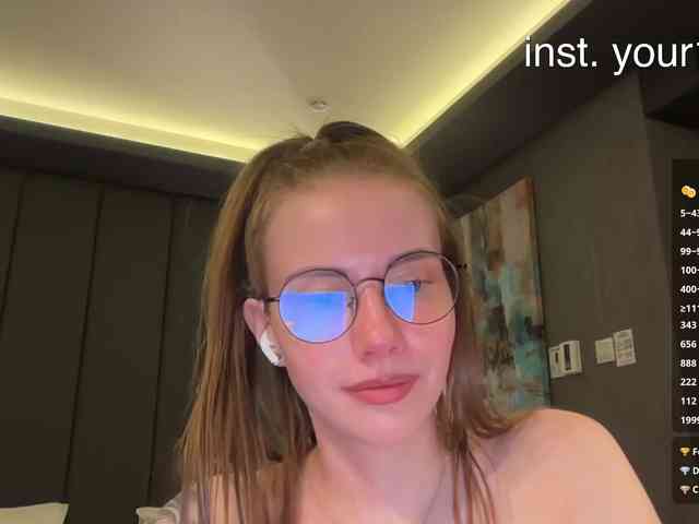 VikkiExtraCheese's chat room