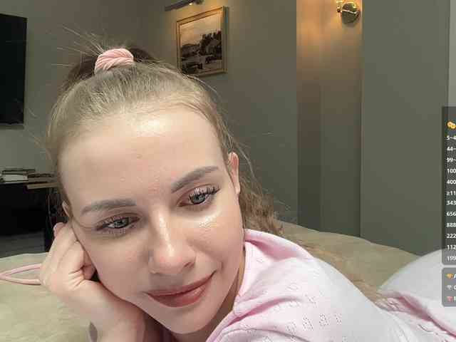 VikkiExtraCheese's chat room