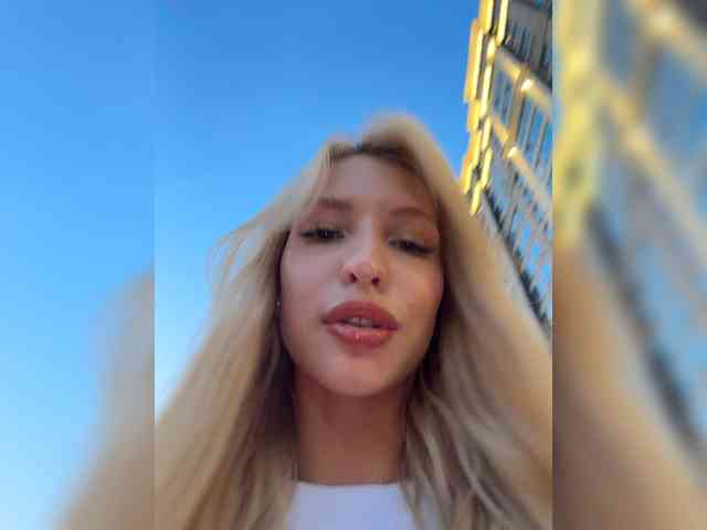 Cristi-Candy's chat room