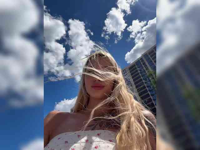 Cristi-Candy's chat room