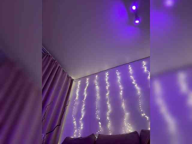 DearAmiira's chat room